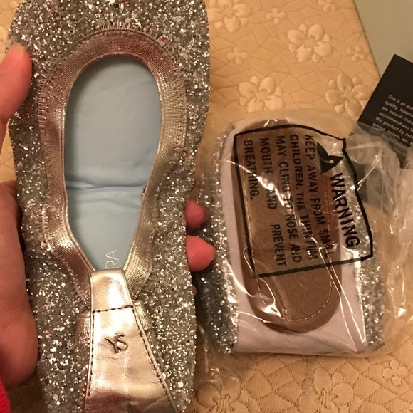 ⭐️ NWT Yosi Samra size 6 “Hitched” platinum flats - Picture 7 of 8